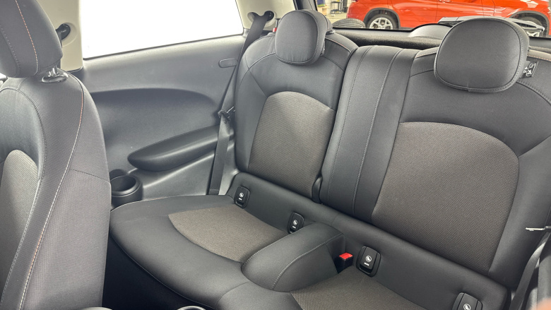 MINI Hatchback 1.5 Cooper Classic II 3dr [Comfort Pack] Petrol Hatchback